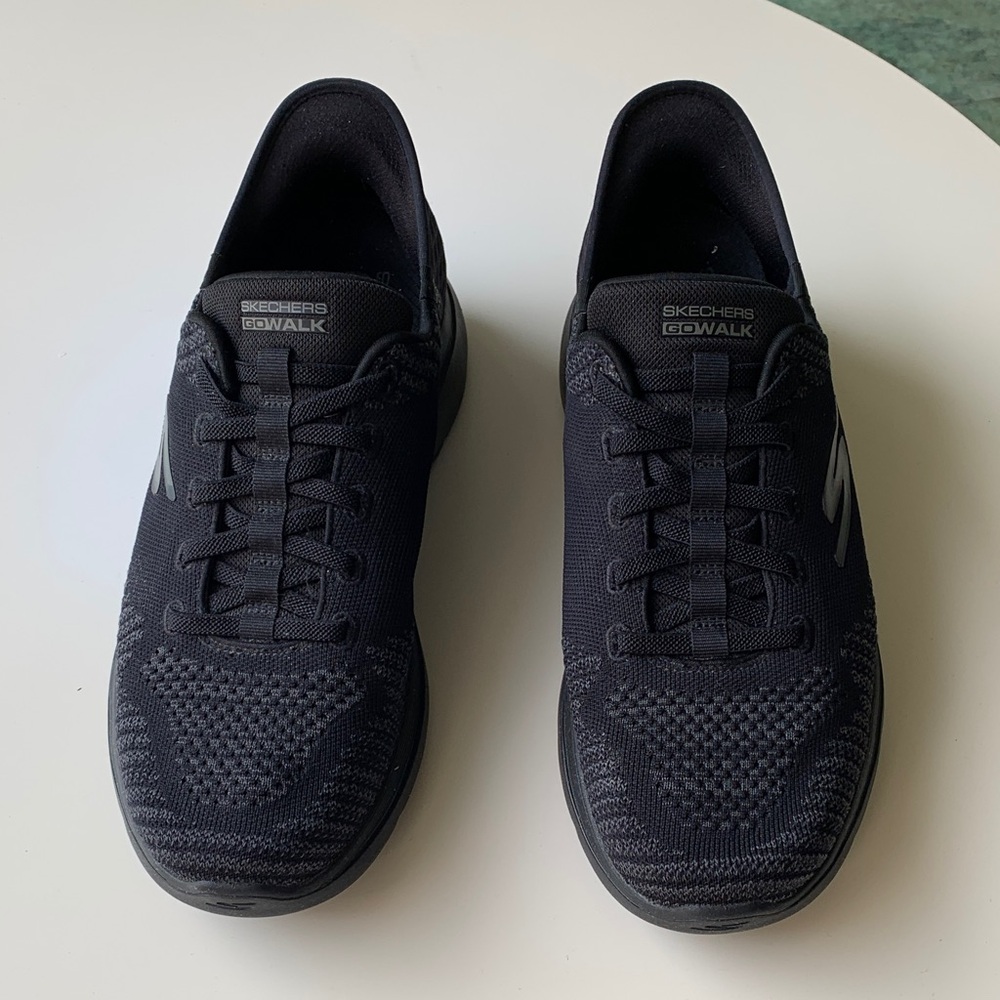 Mens’ Size 11 Skechers Black Slip-ins sneakers